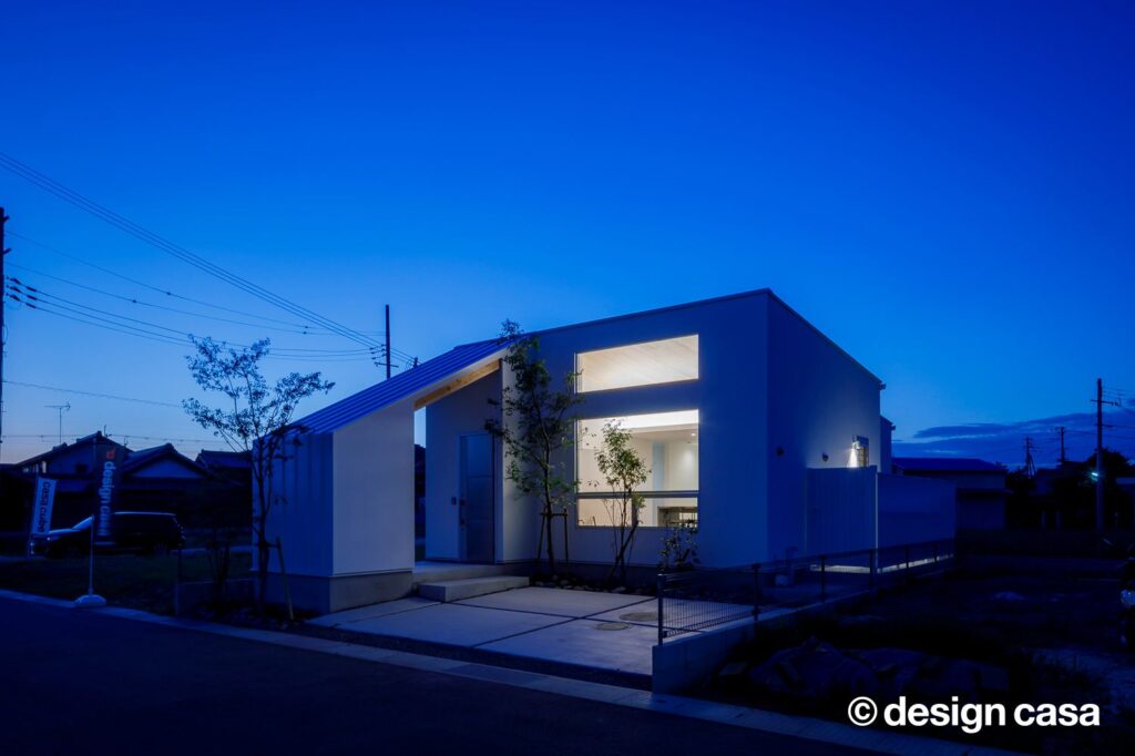 伸び、外とを結ぶ家|和歌山県の注文住宅 施工例(2階建て)