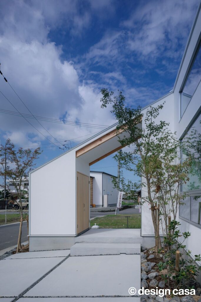 伸び、外とを結ぶ家|和歌山県の注文住宅 施工例(2階建て)
